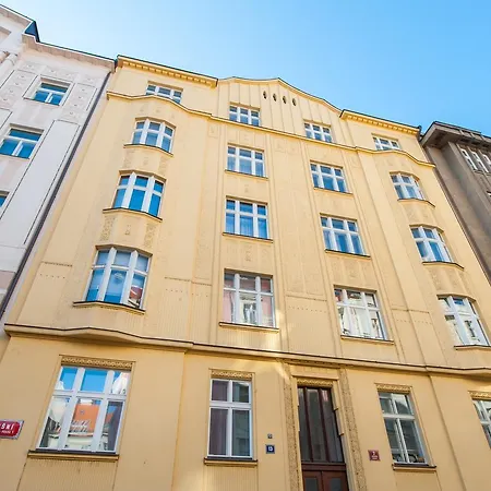 Spacious And Bright Dusni 13 Apartament