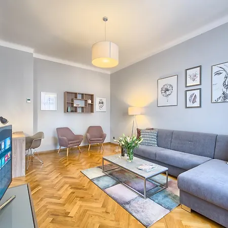 Spacious And Bright Dusni 13 Apartment